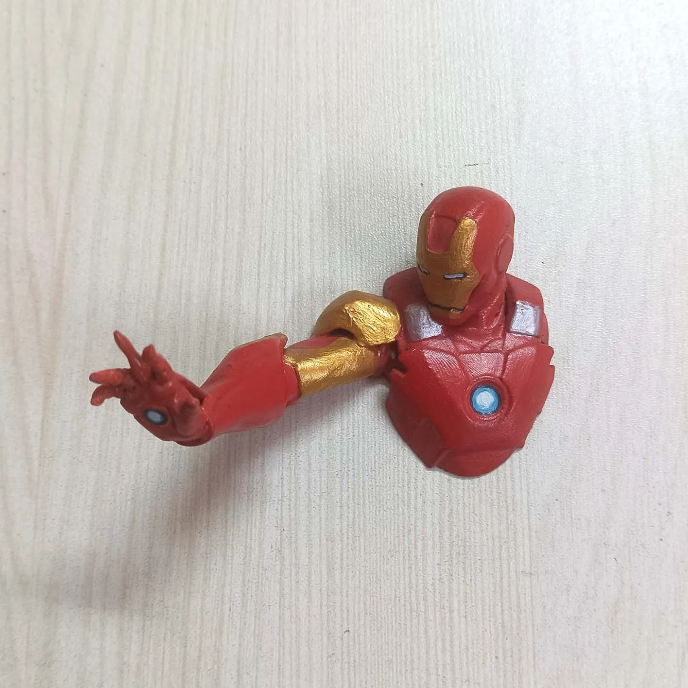 3D Magnet Iron Red Suit Man With Hand Out Comic Movie