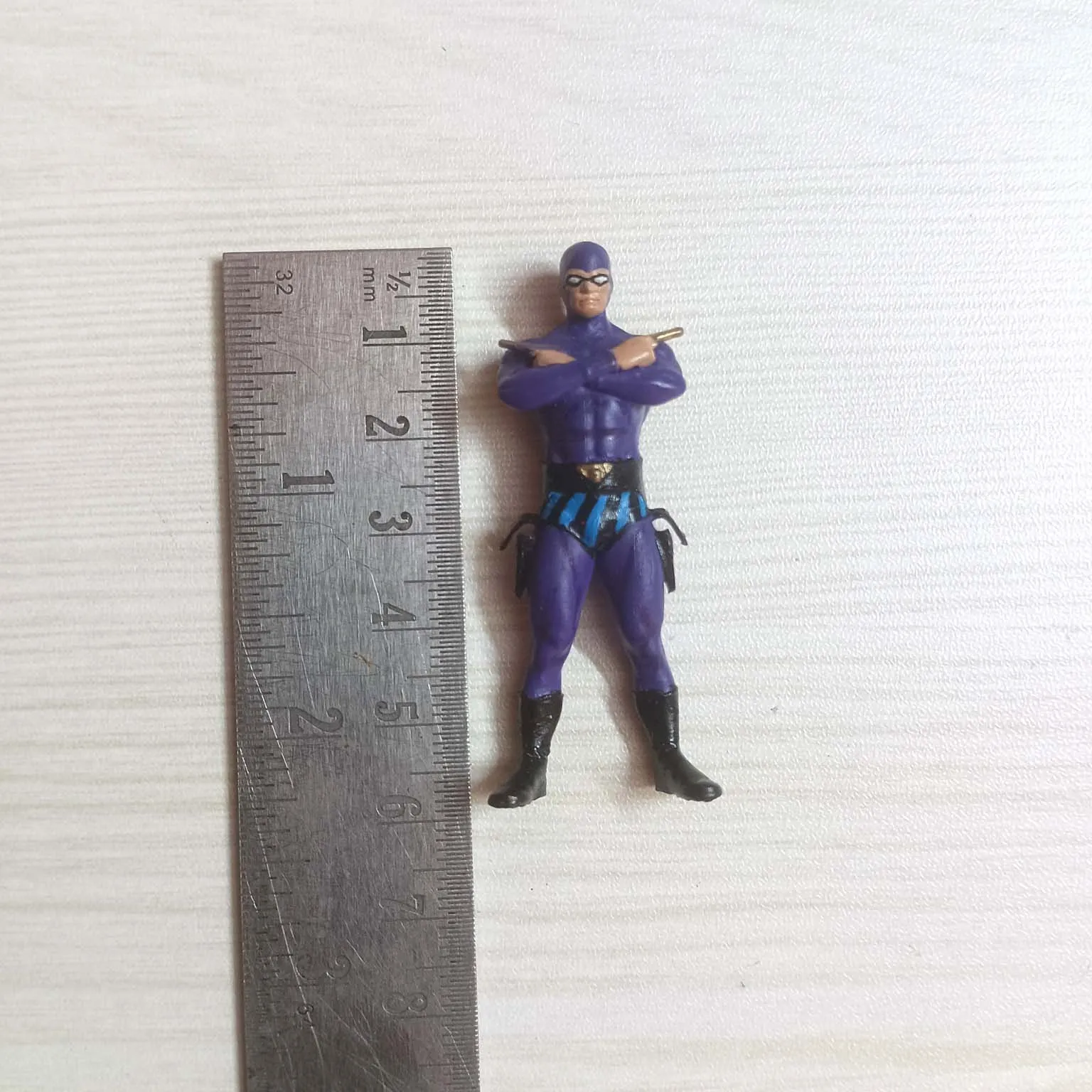 Phantom Hands Cross Guns Miniature Figurine Scale 1:32