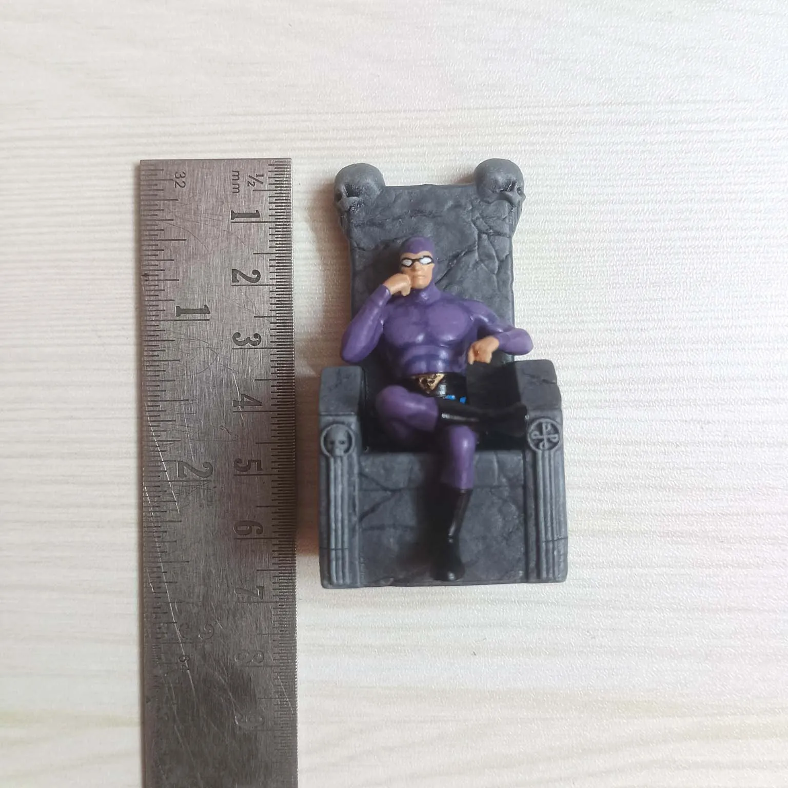 Phantom Sitting On Throne Miniature Figurine Scale 1:32