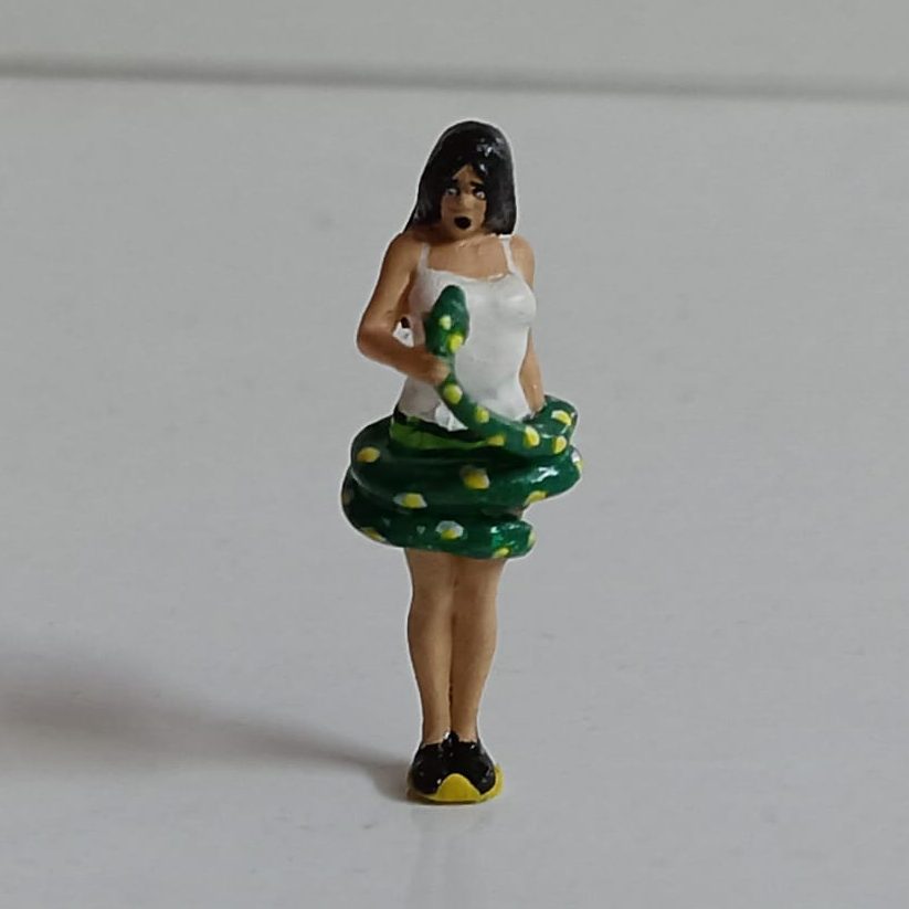 Scale 1:64 Girl with Snake Miniature