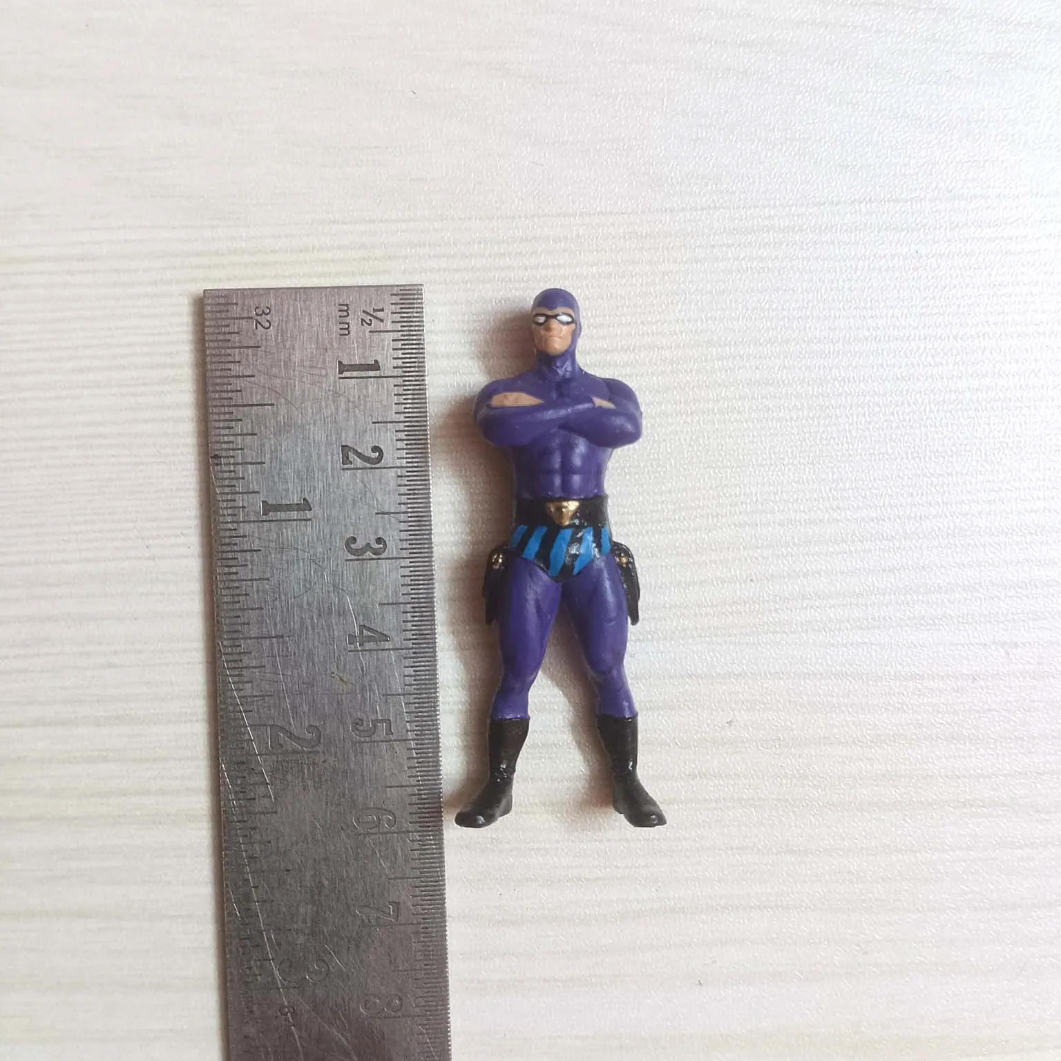 Phantom Hands Cross Folded Miniature Figurine Scale 1:32