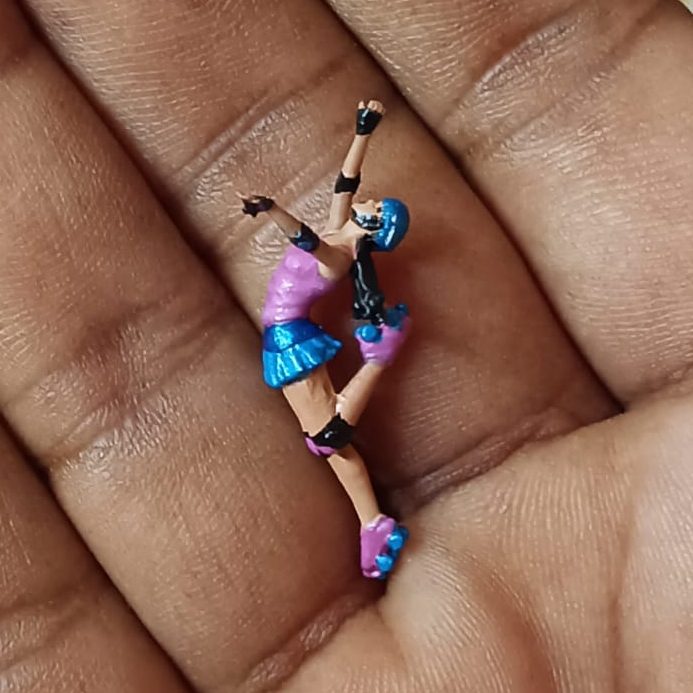 Scale 1:64 Girl Skating Miniature