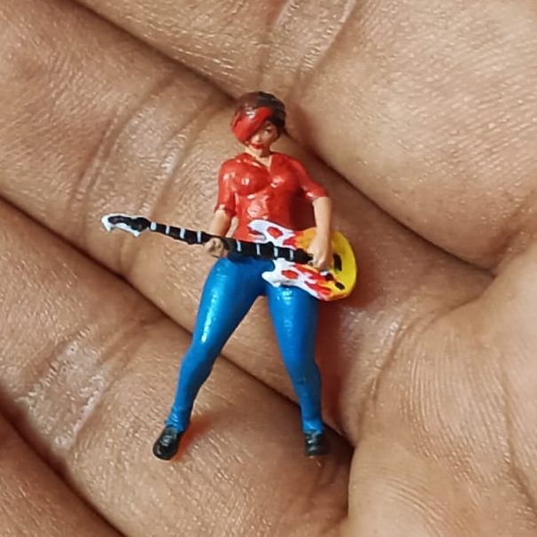 Scale 1:64 Girl with Guitar Miniature