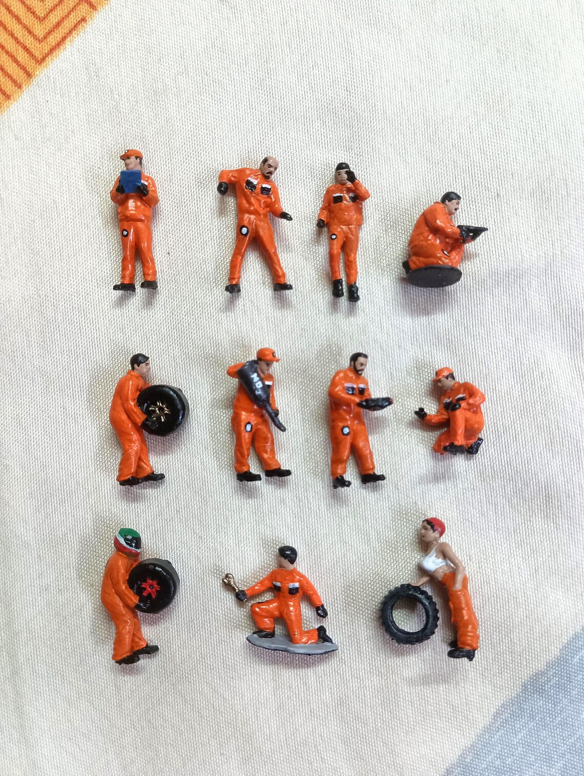 Lot11 Miniature Garage Mechanic People Girls Scale 1:64