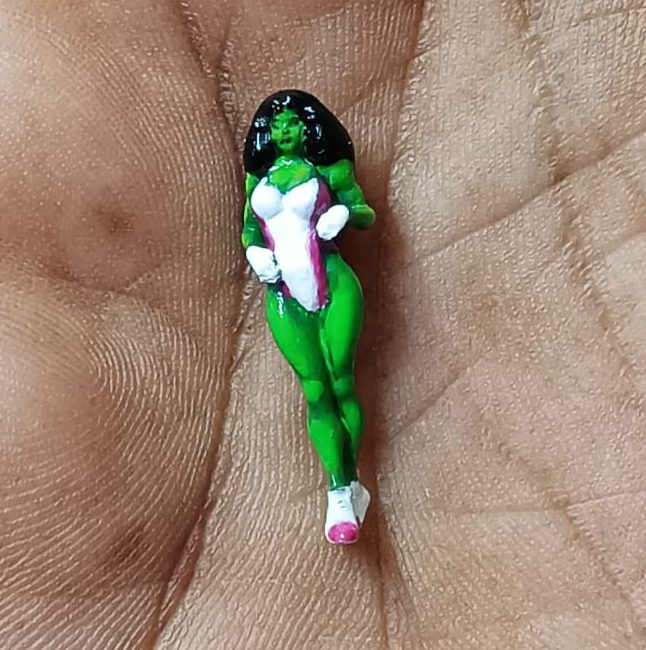Scale 1:64 Movie Green Girl Miniature