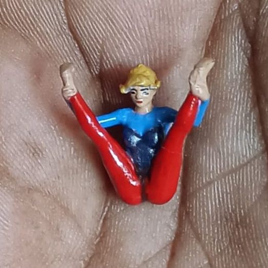 Scale 1:64 Girl Yoga Miniature