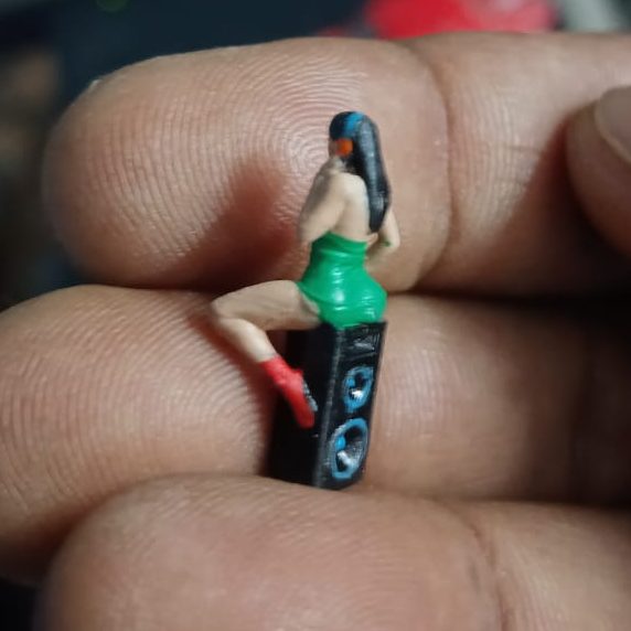 Scale 1:64 Girl on Tyres Miniature